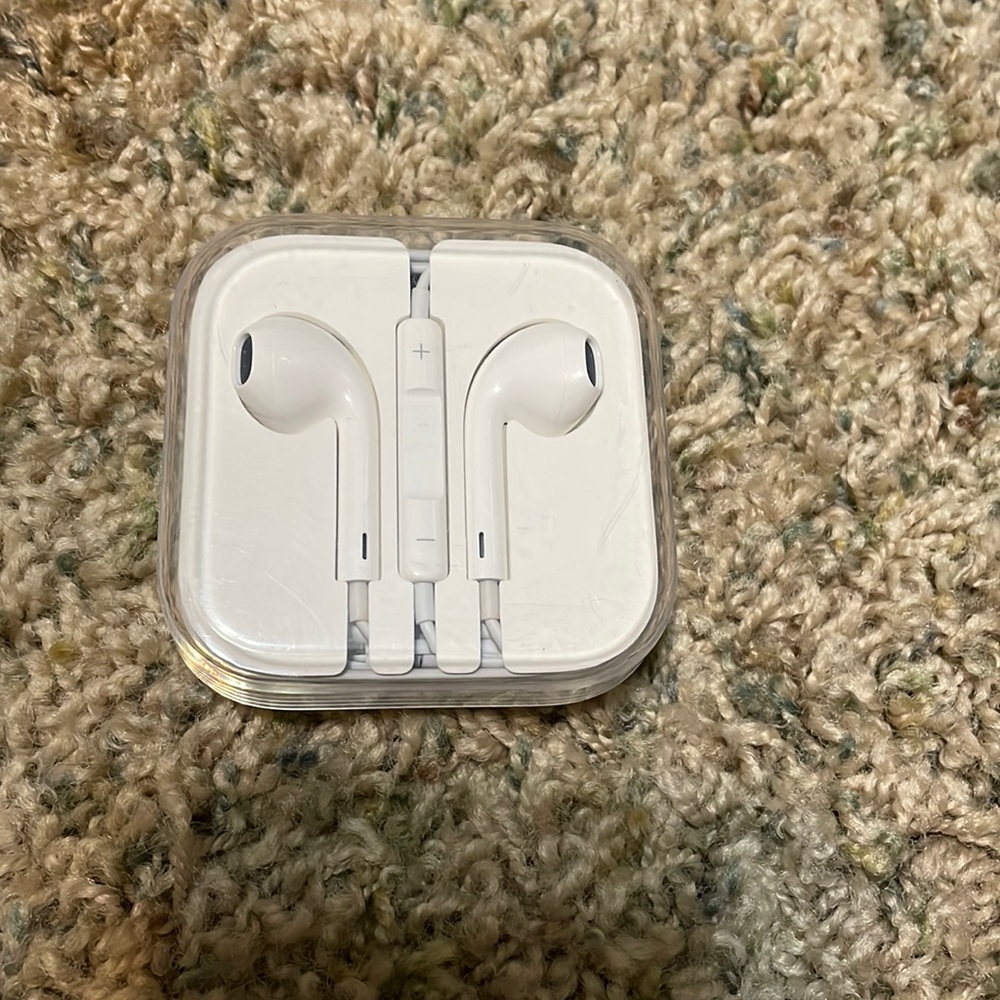 Certified Apple Ear Buds new